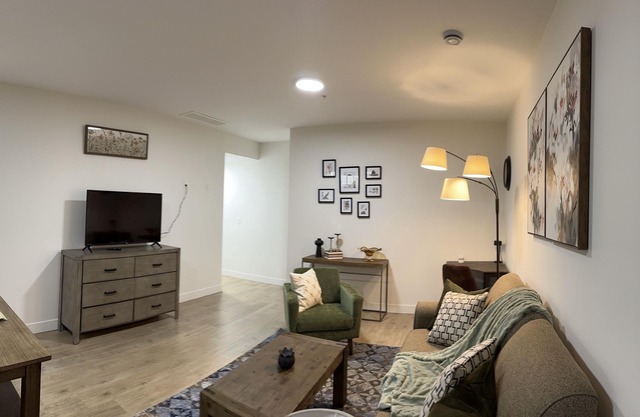 Cozy, Comfortable & Classy! Boutique styled place for short term rentals.