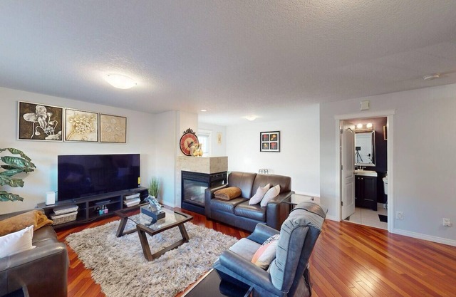 Cozy&comfy family size house. Beautiful location, near COP. Pet friendly &Clean.