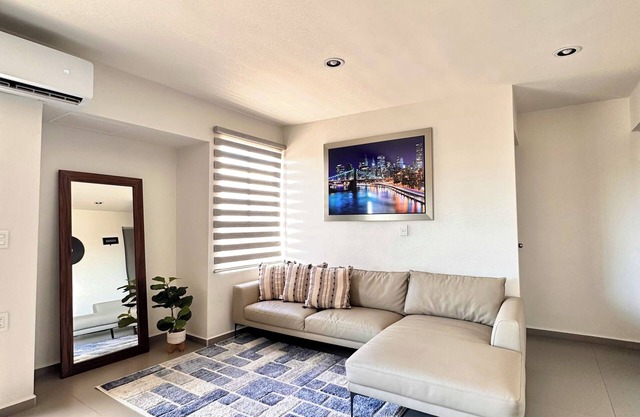 Cozy condo 2 blocks away from the beach