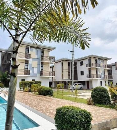 Cozy Condo Almond drive 1BR Talisay SRP w pool