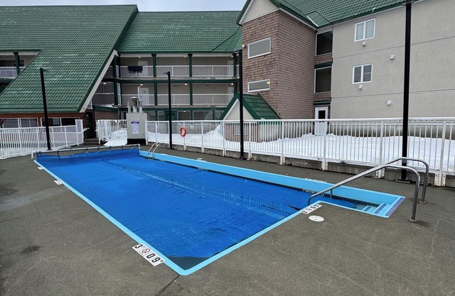 Cozy condo on Mt Washington. Ski, bike, and hike the resort near Comox Valley.