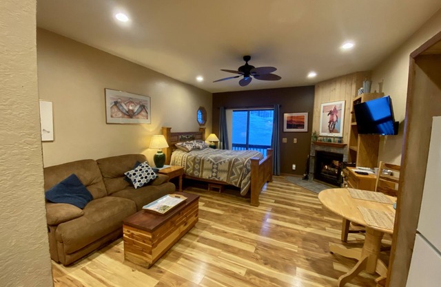 Cozy Condo in Cascade Village, right next to Purgatory Ski Resort!