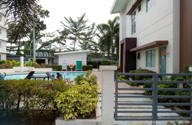 Cozy condo in nice Davao City with AC, WiFi, fitness room