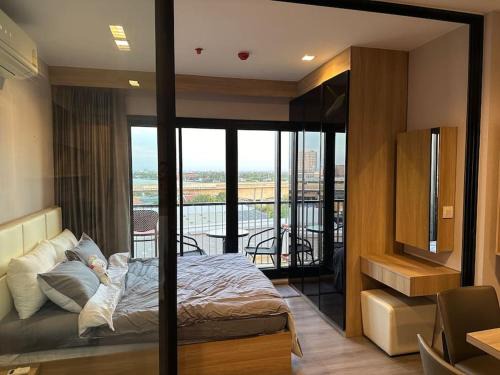 Cozy Condo in Nonthaburi with riverfront view