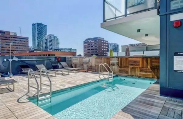*Cozy Condo/King Bed/Pool/Gym/CityViews/Walkscore 91