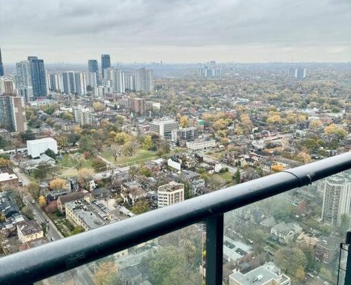 Cozy Condo Near EatonCentre Mall