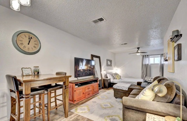 Cozy Condo near UT/Downtown