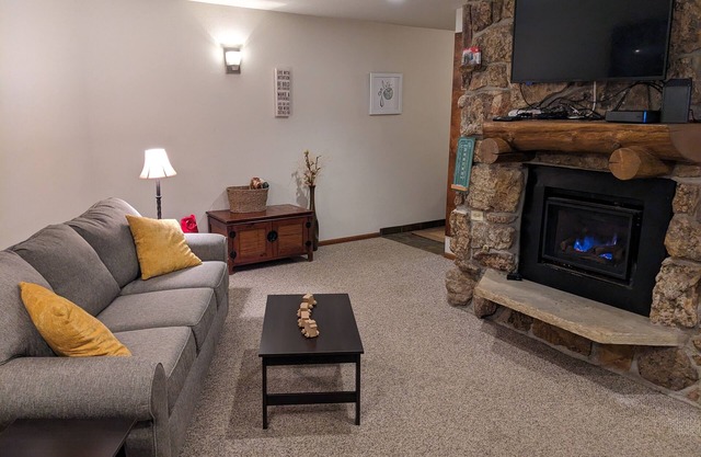 Cozy Condo- Walk to WP Resort!