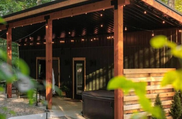 Cozy Container Home | Hot tub + Fire pit