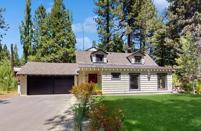 Cozy & contemporary, family-friendly home w/ free WiFi & a private washer/dryer