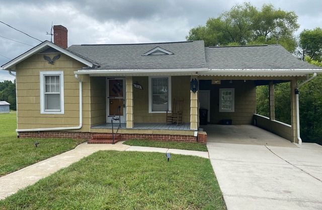 Cozy & Convenient Home Across from Thomasville Hospital