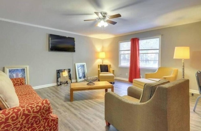 Cozy & Convenient Macon Home ~ 3 Mi to Town!