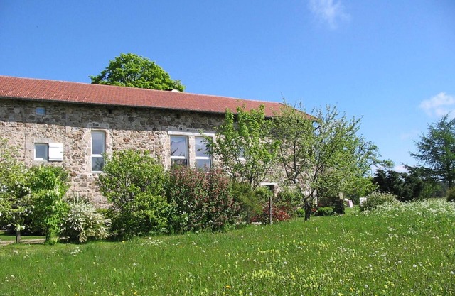 Acogedora casa rural con estufa de leña, terraza, wifi, cercana a actividades al aire libre