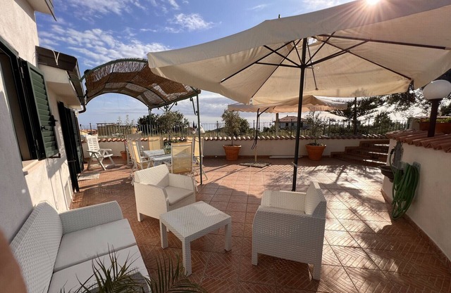 Acogedora casa de campo con terraza y jardín a 800 metros del mar.