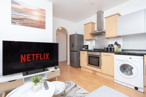 Cozy Cottage 2 Bedroom Apartment with free Parking