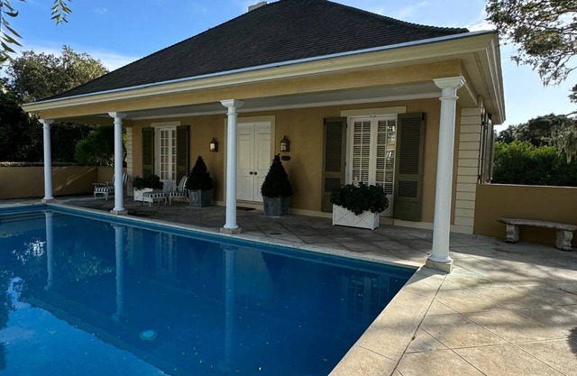 Cozy Cottage 3 minutes away from Pebble Beach Lodge!