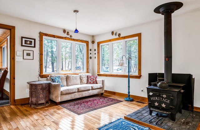 Cozy Cottage 60 Seconds Walk to Beach!
