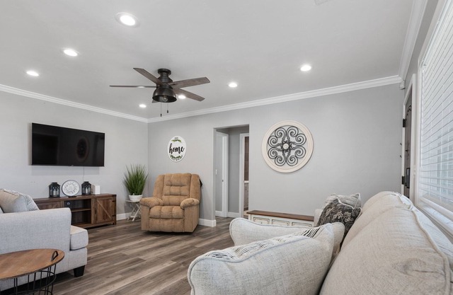 Cozy Cottage (ADA-accessible & *no cleaning fee*) near wineries + shops