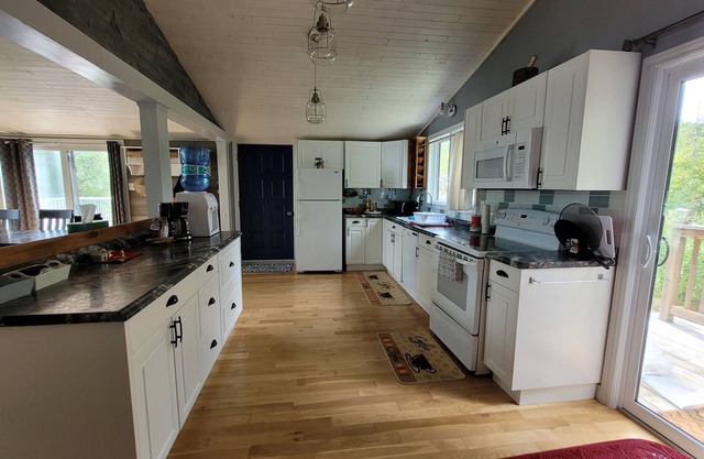 Cozy cottage by Balsam Lake. 5 mins to beach