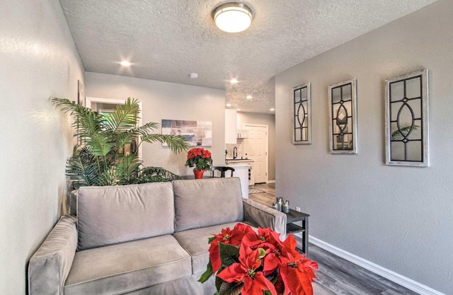 New! Cozy Cottage Centrally Located in Florence!