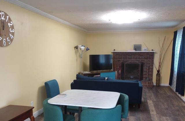 Cozy cottage close to Biltmore, Downtown, and Parkway!