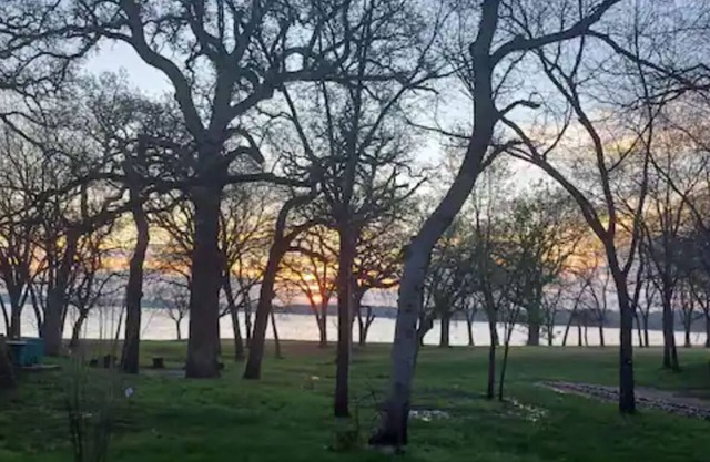 Cozy Cottage close to Lake Lewisville boat Ramp