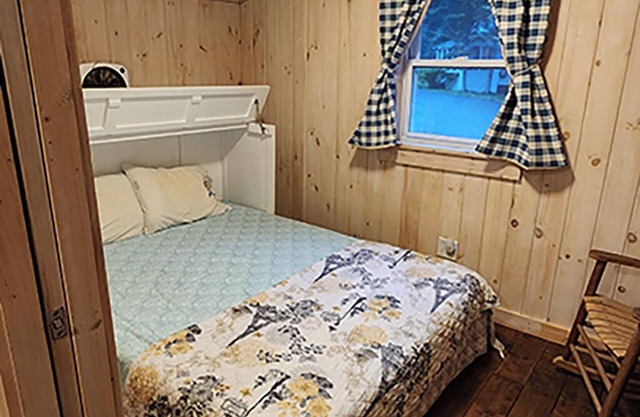 May Brook Falls Cottages, Cottage #1