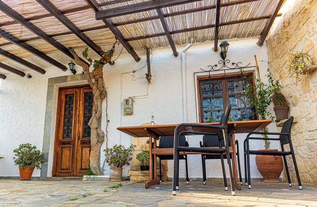 Cozy cottage in a beautiful village. Super close to beaches ideal for families.