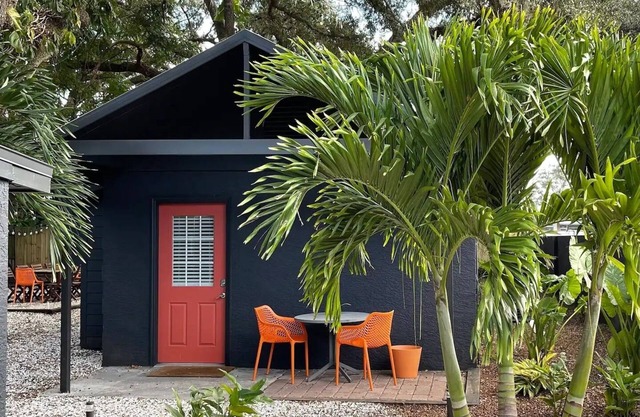 Cozy Cottage in Orlando's Garden District