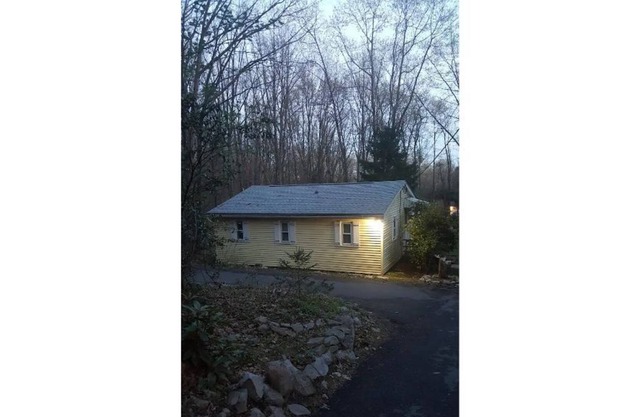 Cozy Cottage in the Village of Effort, PA.