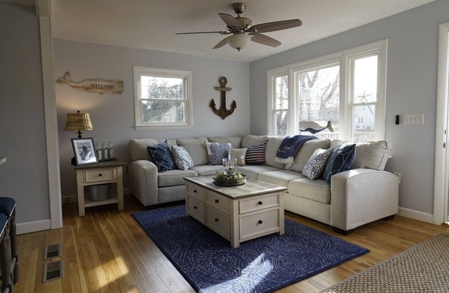 Casa recientemente renovada en el pintoresco pueblo de Snug Harbor! Y CENTRAL A / C !!