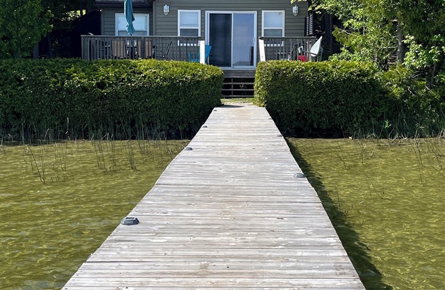 Cozy cottage located on Cameron Lake in beautiful Bruce Peninsula