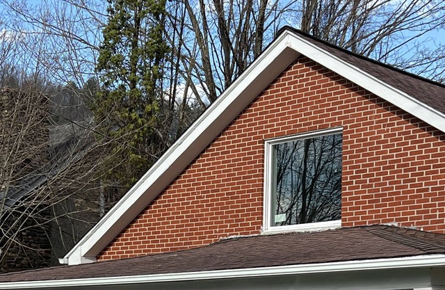 Cozy cottage nestled close to skiing, hiking, fly fishing & wineries!