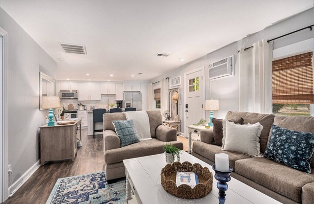 Cozy Cottage of South Haven: Sleeps 6