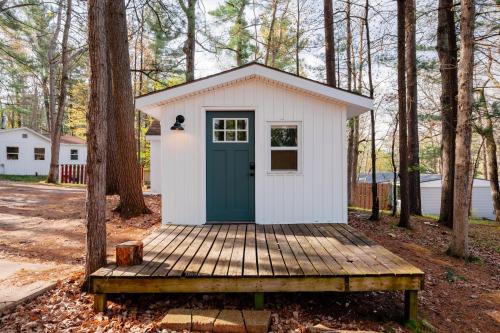 Cozy Cottage on Arbutus Lake