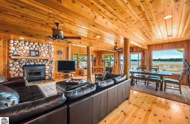 Cozy Cottage on Lake Margrethe...
