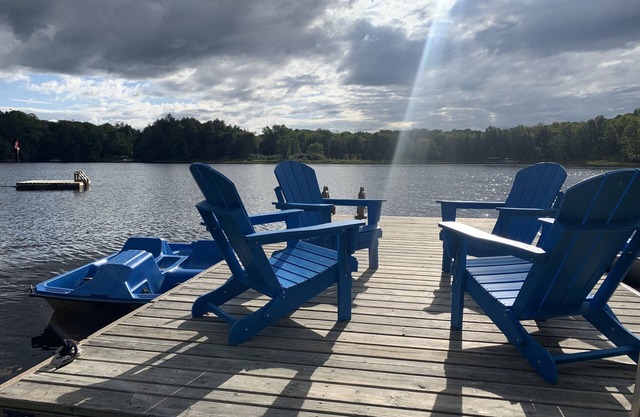 Cozy cottage retreat + Bunkie with the perfect western exposure waterfront