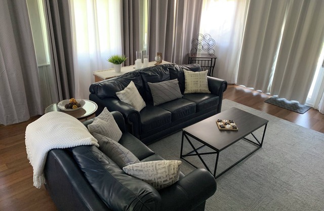 Cozy Cottage Retreat at Lake Huron - Private Beach (Pet Friendly)