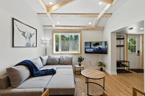 Cozy Cottage Retreat Private 2 Acres, Near Lake