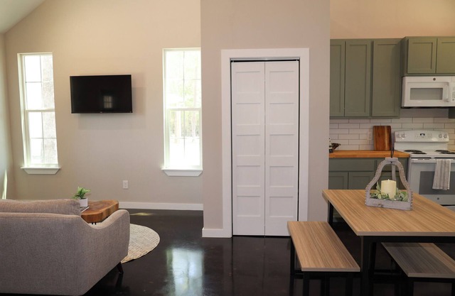 Cozy cottage situated on 8 acres of private property- 5 minutes from the lake!