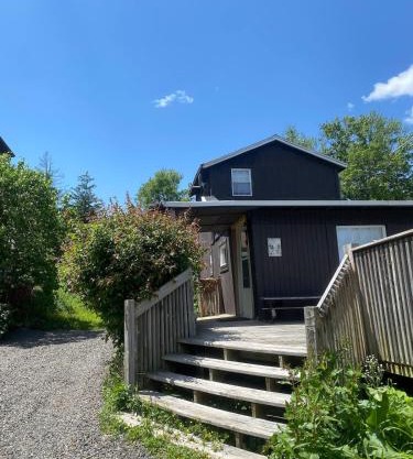 Cozy Cottage - Sunrise and Lake Views - Shared Dock - Community Beach