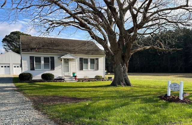 Cozy Cottage w/ comfy amenities close to Chincoteague VA