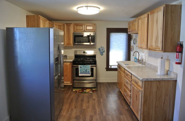 Casa de 3 camas w / lakeviews, pasos de Waverly Inn