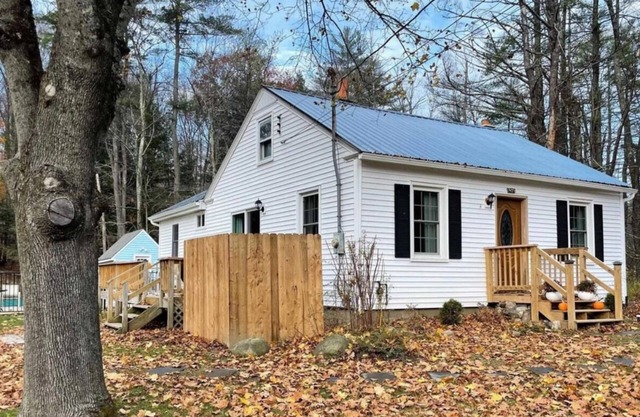 Cozy Cottage with Pool / Hot Tub! Room to park boat