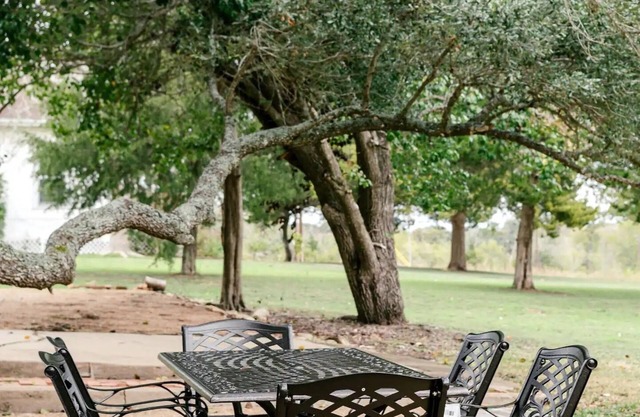 Cozy Cottage with Scenic Outdoor & Fire Pit + Minutes From Round Top Shopping