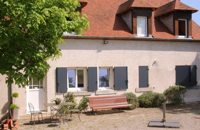 Casa rural acogedora con terraza y WiFi - 2 hab, 4 pers en Besson