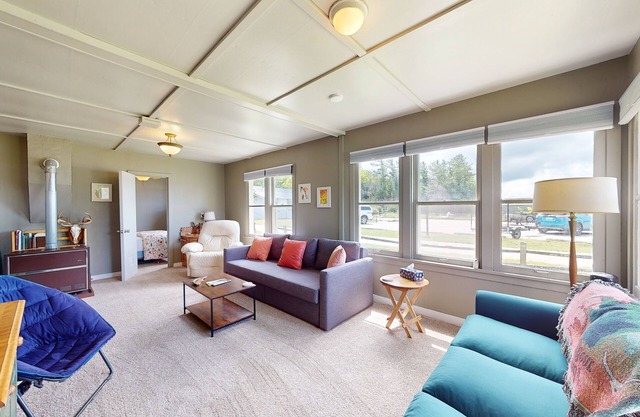 Cozy cottage with water views, spacious lawn, patio, & WiFi