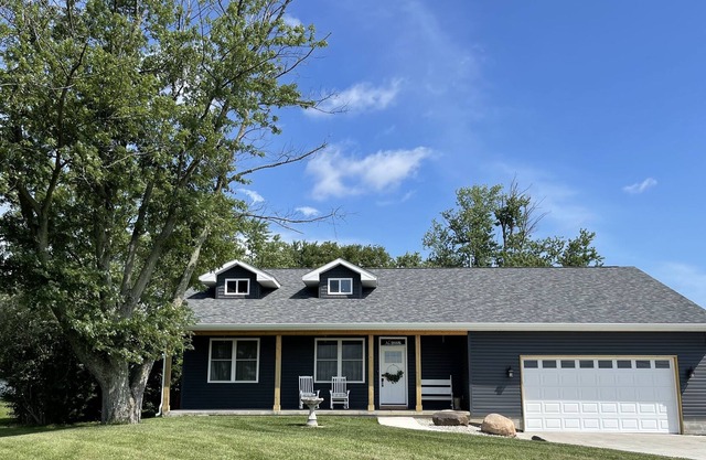 Cozy country bungalow close to Purdue University, State Park, and Lakes