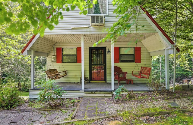 Cozy Country Cabin 4 Mi to Cave Run Lake!