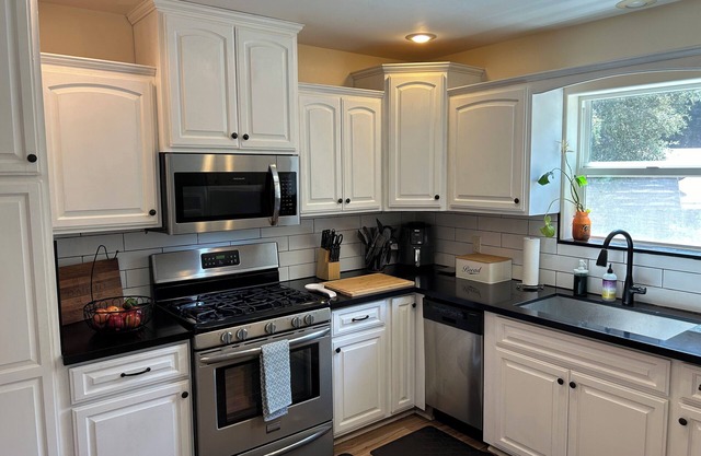 Cozy Country Home 1mi from Main